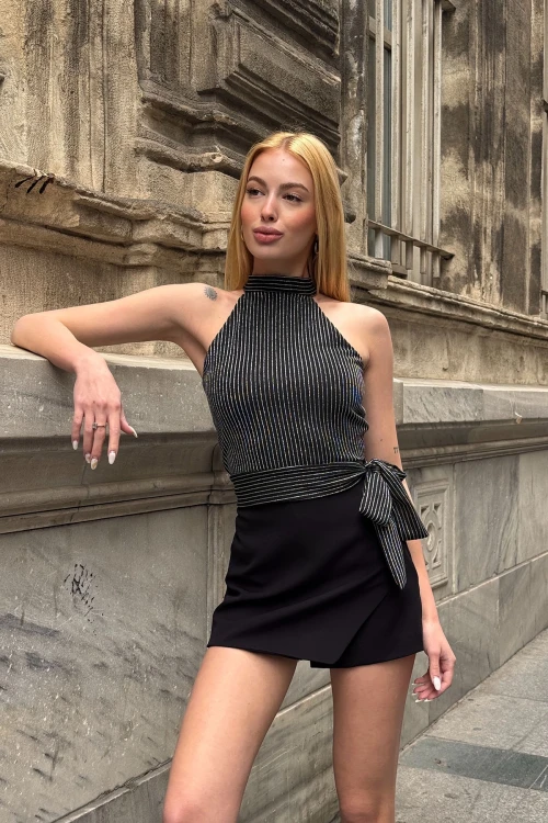 Siyah Çizgili Beli Kuşak Detaylı Halter Bluz