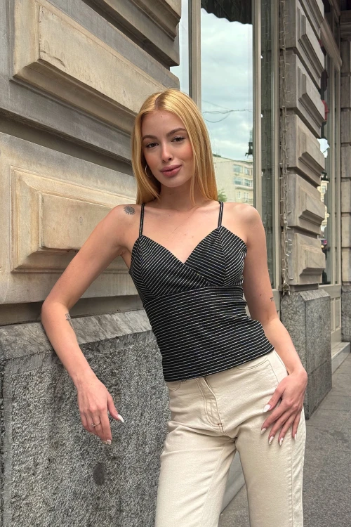 Siyah İp Askılı Kruvaze Yaka Bluz BCDF-252191