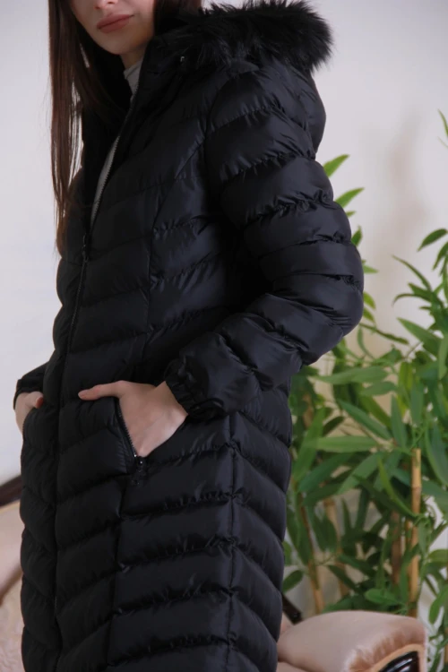 Siyah Kapüşonu Kürklü Şişme Uzun Kaban BCBSK-25700-K7581