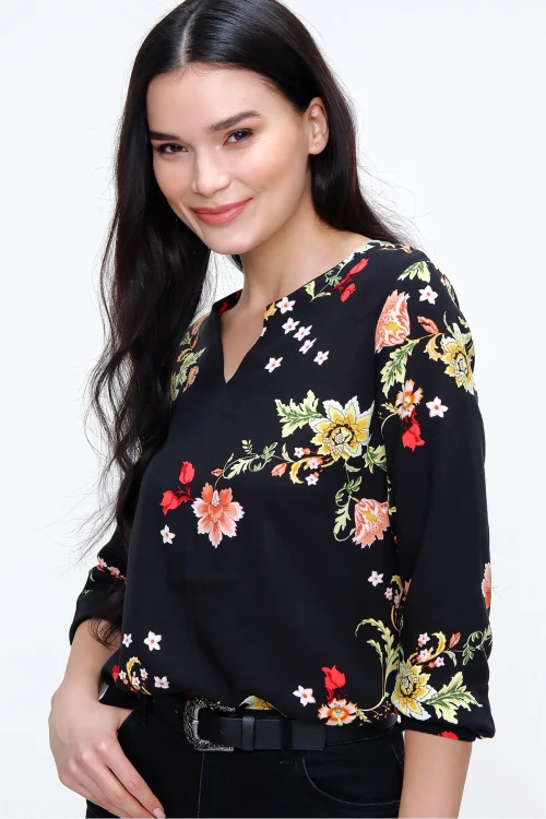 Siyah V Yaka Çiçek Desenli Bluz BCBSK-25700-T4009-5200