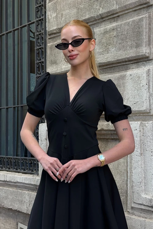 Siyah V Yaka Kolları Lastikli Düğme Detaylı Midi Boy Kloş Elbise BCDF-252194