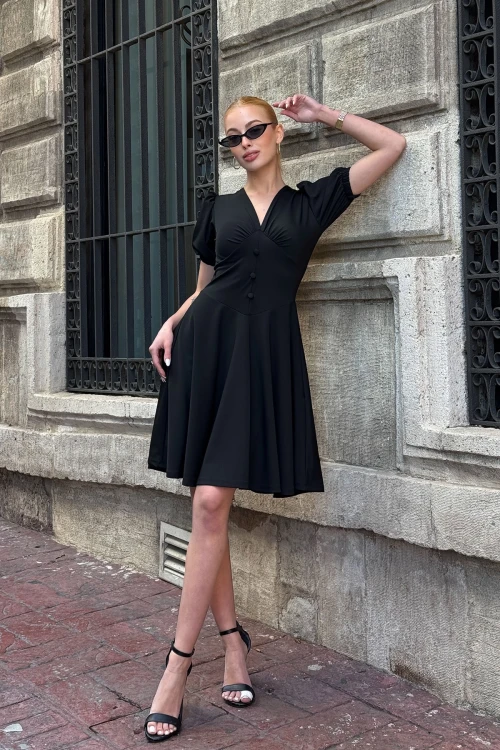 Siyah V Yaka Kolları Lastikli Düğme Detaylı Midi Boy Kloş Elbise BCDF-252194