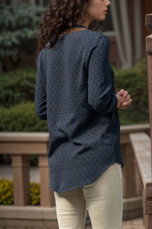 Siyah Yakası Yırtmaçlı Krep Bluz BCBSK-25700-2841