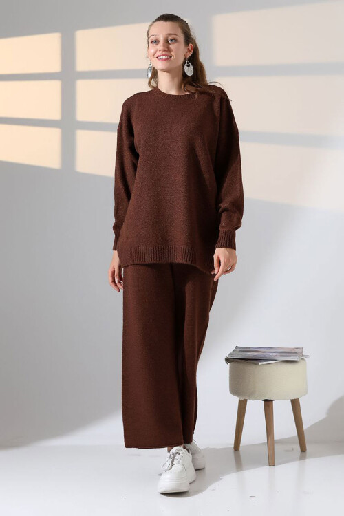 Acı Kahve Bisiklet Yaka Kazak Ve Geniş Paça Pantolon Alt Üst Triko Takım BCES-252005