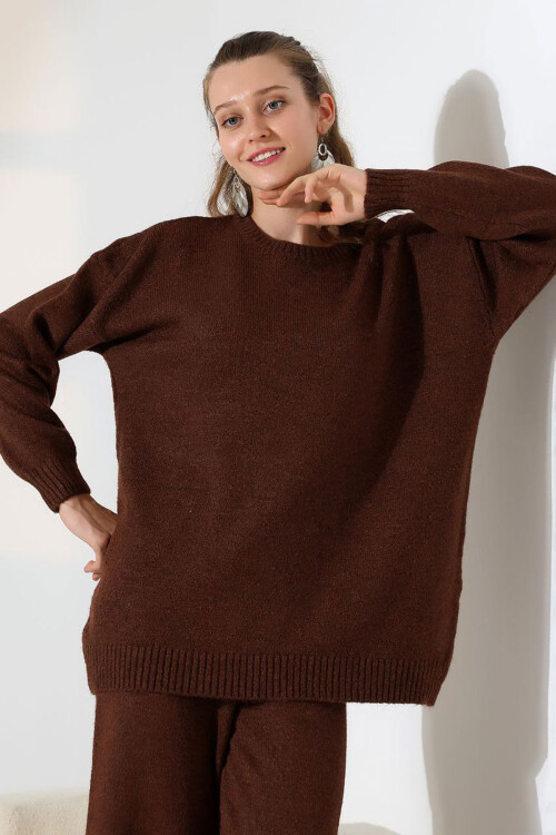 Acı Kahve Bisiklet Yaka Kazak Ve Geniş Paça Pantolon Alt Üst Triko Takım BCES-252005