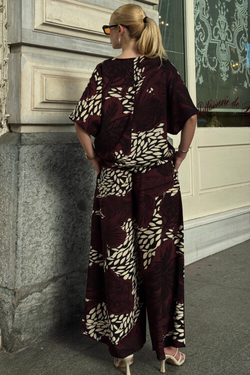 Acı Kahve Desenli V Yaka Yarım Kol Bluz Ve Beli Lastikli Palazzo Pantolon Takım BCVL-254001