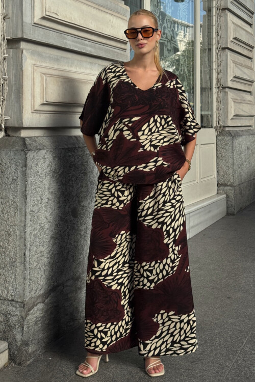 Acı Kahve Desenli V Yaka Yarım Kol Bluz Ve Beli Lastikli Palazzo Pantolon Takım BCVL-254001