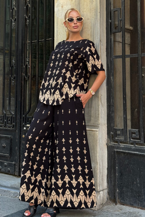 Bej Bisiklet Yaka Desenli Bluz Ve Pantolon Takım BCVL-254002