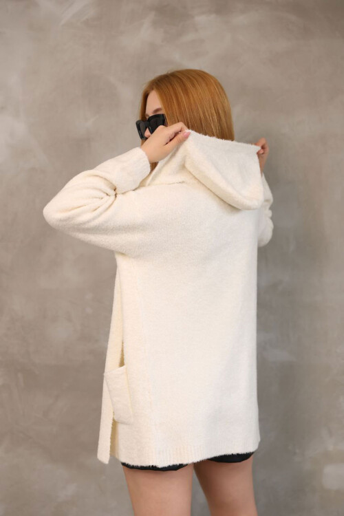 Bej Kapüşonlu Çift Cepli Yumuşak Dokulu Triko Hırka BCES-252016