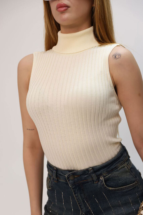 Bej Kolsuz Boğazlı Triko Bluz BCES-252012