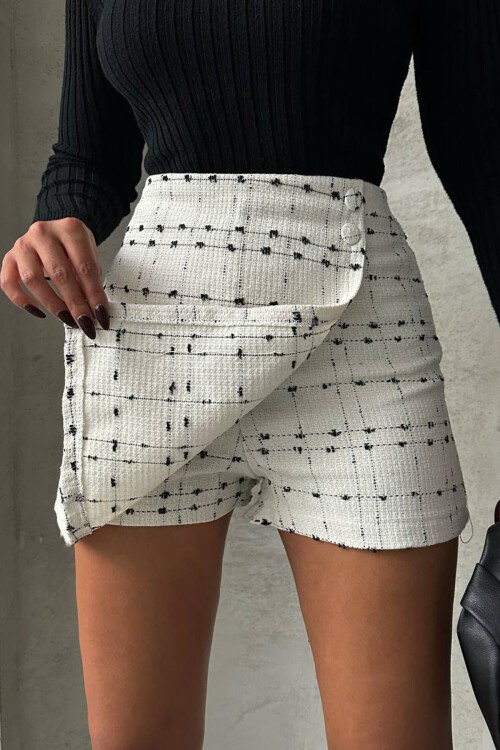 Beyaz 2 Düğmeli Tüvit Kumaş Şort Etek BCHN-2526414