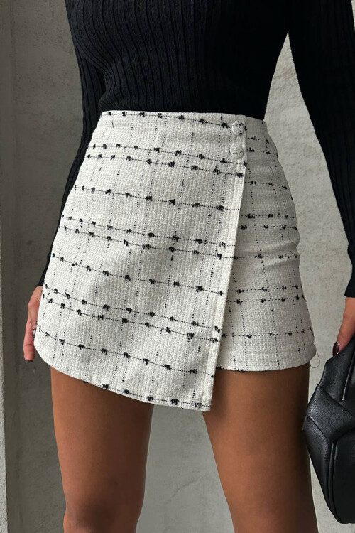 Beyaz 2 Düğmeli Tüvit Kumaş Şort Etek BCHN-2526414