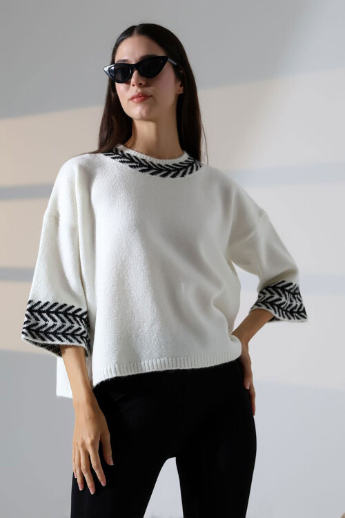 Beyaz Bisiklet Yaka Desenli Triko Kazak BCES-252038