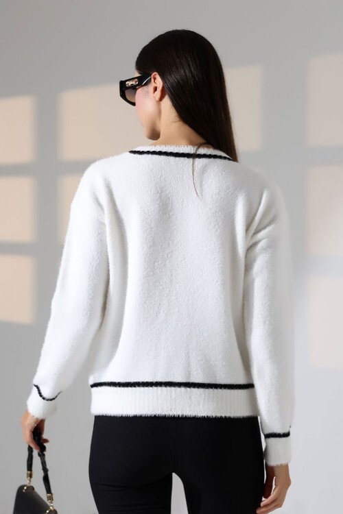 Beyaz Çizgi Detaylı Yumuşak Dokulu Triko Hırka BCES-252029