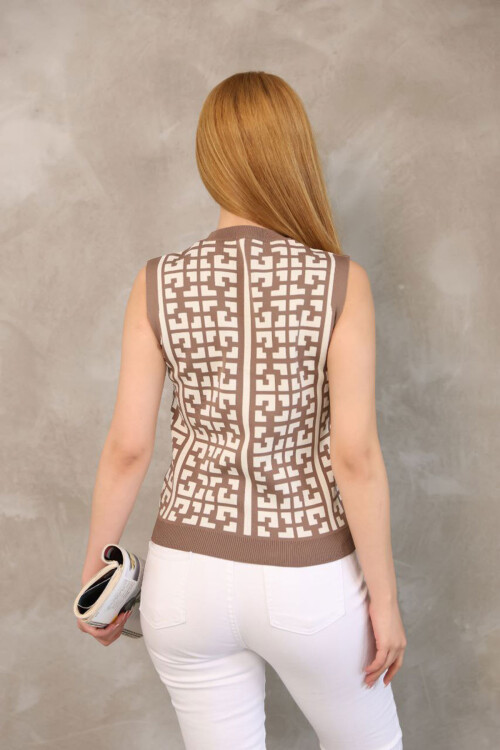 Bisküvi Desenli Düğme Detaylı Kolsuz Triko Bluz BCES-252000