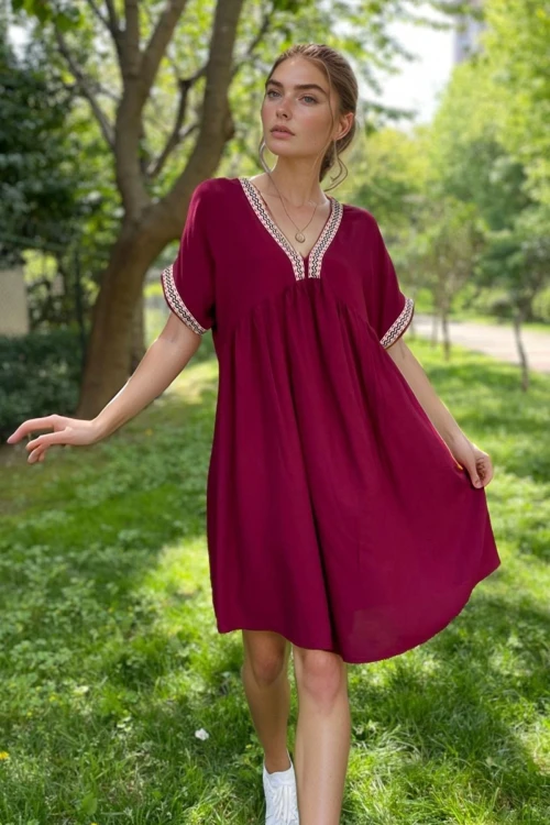 Bordo Nakış Bordür Detaylı Rahat Kalıp Viscon Dokuma Elbise BCVL-2530000