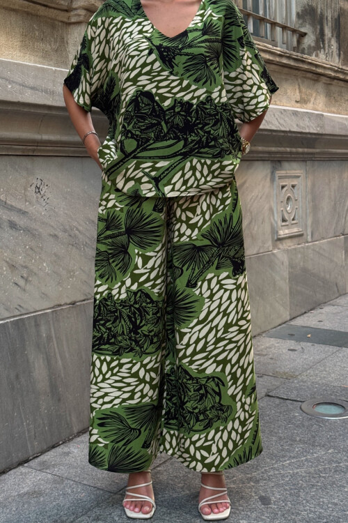 Ceviz Yeşili Desenli V Yaka Yarım Kol Bluz Ve Beli Lastikli Palazzo Pantolon Takım BCVL-254001