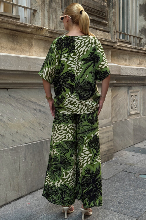 Ceviz Yeşili Desenli V Yaka Yarım Kol Bluz Ve Beli Lastikli Palazzo Pantolon Takım BCVL-254001