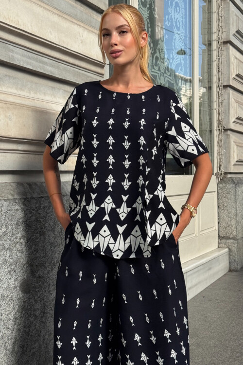 Ekru Bisiklet Yaka Desenli Bluz Ve Pantolon Takım BCVL-254002