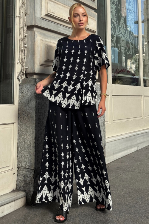 Ekru Bisiklet Yaka Desenli Bluz Ve Pantolon Takım BCVL-254002