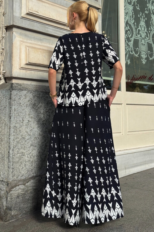 Ekru Bisiklet Yaka Desenli Bluz Ve Pantolon Takım BCVL-254002