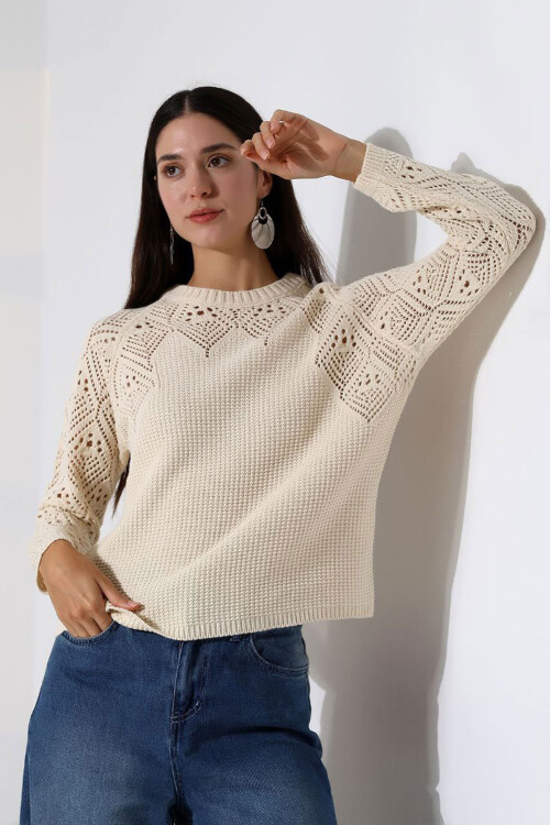 Ekru Bisiklet Yaka Motif İşlemeli Triko Kazak BCES-252036