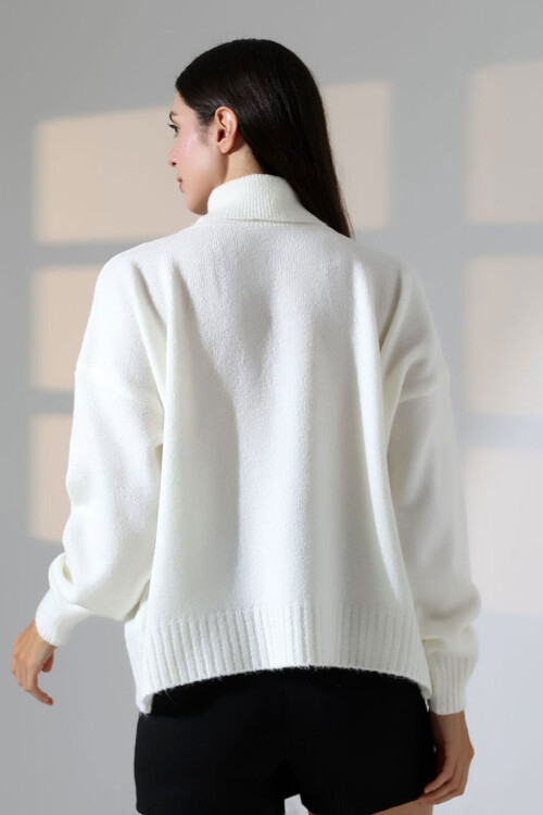 Ekru Boğazlı Yumuşak Dokulu Triko Kazak BCES-252023