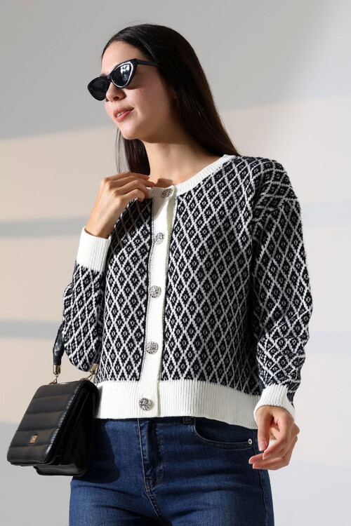 Ekru Kare Çizgi Desenli Düğmeli Triko Hırka BCES-252004