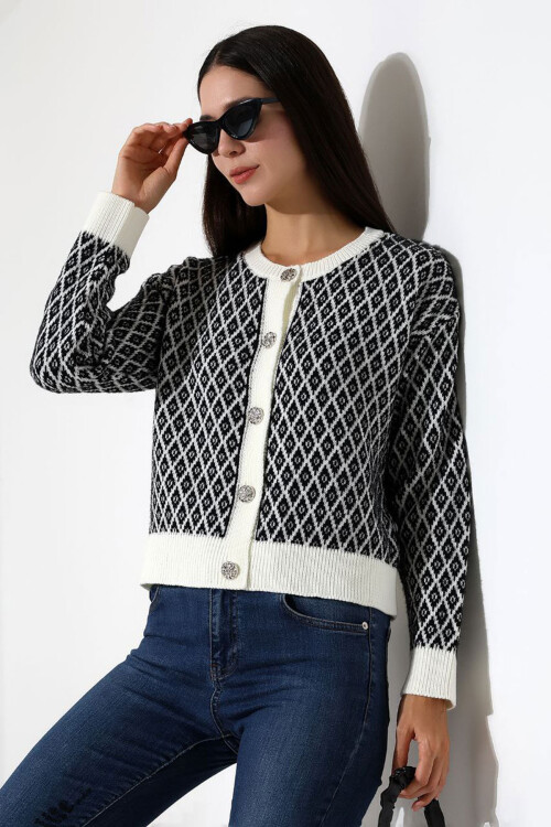 Ekru Kare Çizgi Desenli Düğmeli Triko Hırka BCES-252004