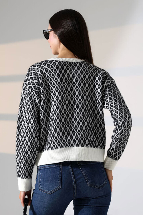 Ekru Kare Çizgi Desenli Düğmeli Triko Hırka BCES-252004