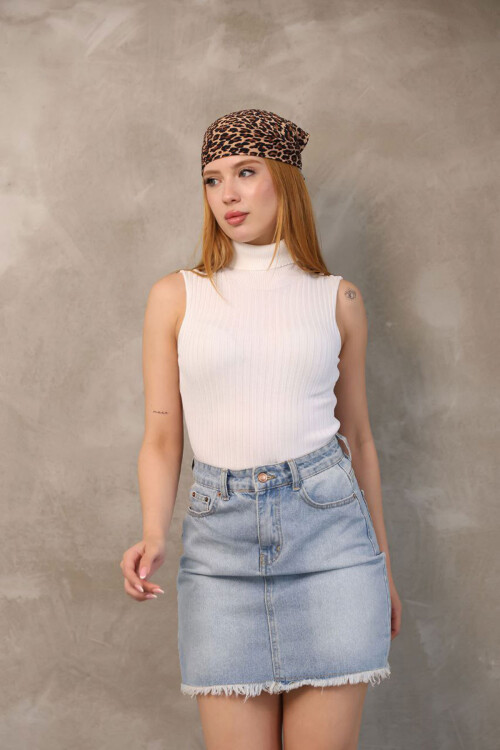 Ekru Kolsuz Boğazlı Triko Bluz BCES-252012