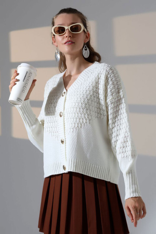 Ekru Motif Desenli Düğmeli Triko Hırka BCES-252027