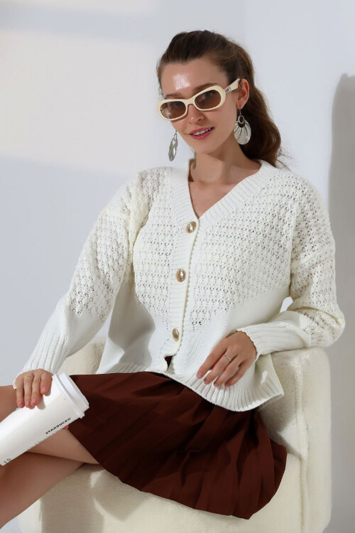 Ekru Motif Desenli Düğmeli Triko Hırka BCES-252027