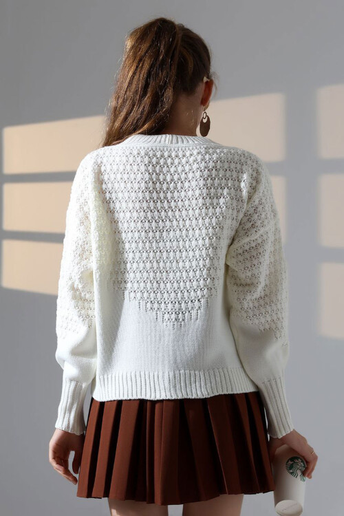 Ekru Motif Desenli Düğmeli Triko Hırka BCES-252027