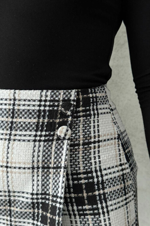 Ekru-Siyah 2 Düğmeli Tüvit Kumaş Şort Etek BCHN-2526414