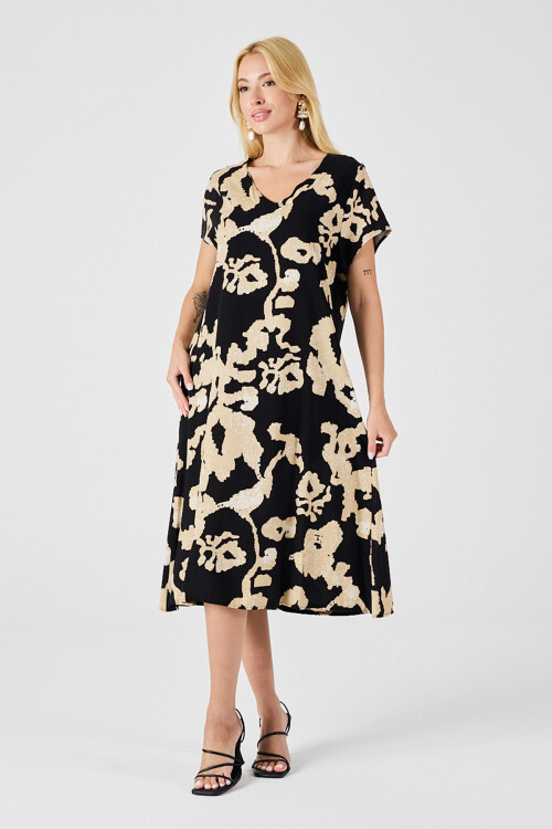 Ekru-Siyah Derin V Yaka Yırtmaçlı Desenli Midi Boy Elbise BCVL-254012