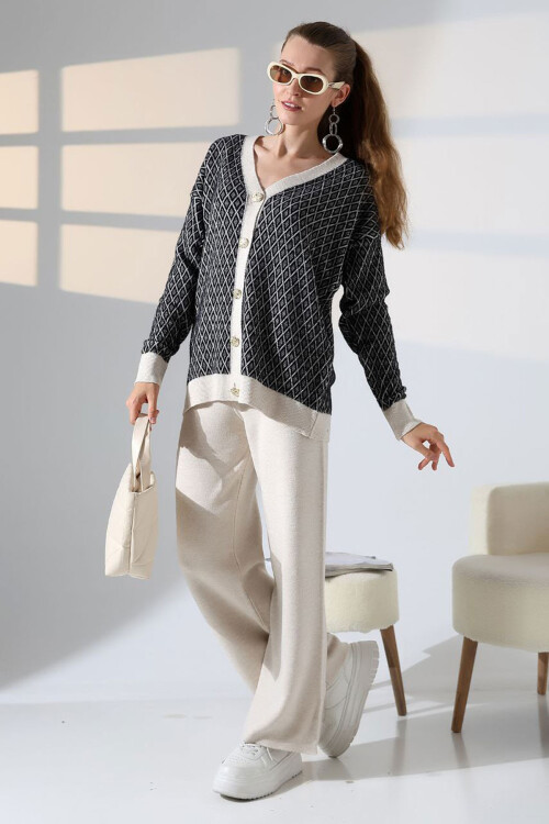 Ekru V Yaka Düğmeli Hırka Ve Pantolon Alt Üst Triko Takım BCES-252011