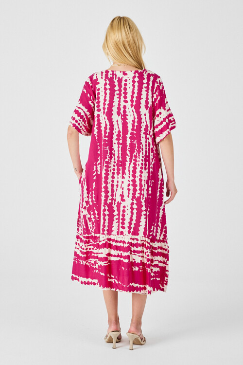 Fuşya Batik Desenli V Yaka Eteği Volanlı Oversize Elbise BCVL-254023