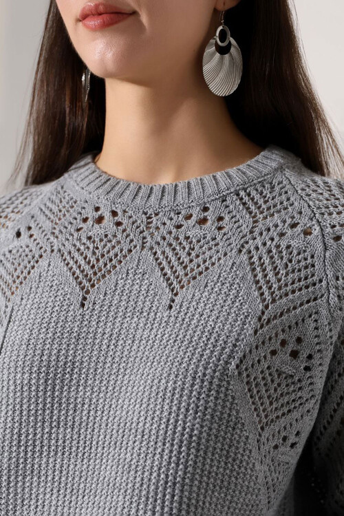 Gri Bisiklet Yaka Motif İşlemeli Triko Kazak BCES-252036