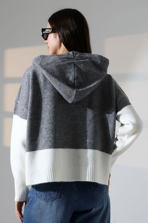 Gri Renk Bloklu Kapüşonlu Düğmeli Triko Hırka BCES-252017