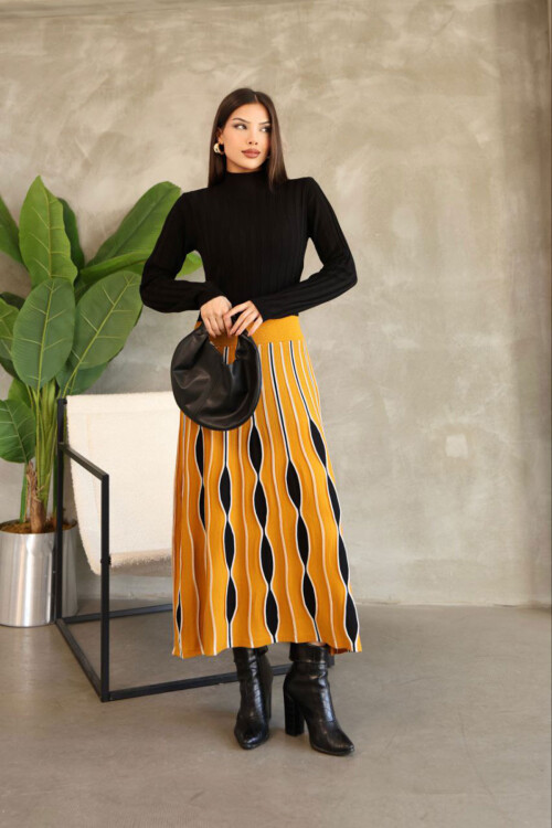 Hardal Dik Yaka Etek Görünümlü Tek Parça Desenli Triko Elbise BCES-252020