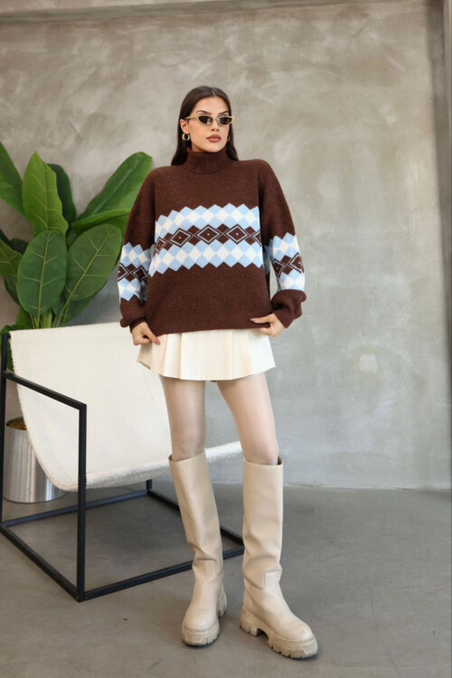 Kahverengi Boğazlı Desenli Triko Kazak BCES-252010