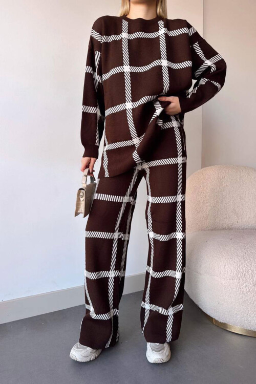 Kahverengi Çizgi Desenli Bisiklet Yaka Kazak Ve Palazzo Pantolon Alt Üst Triko Takım BCHN-25T260