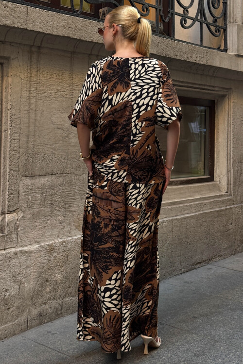 Kahverengi Desenli V Yaka Yarım Kol Bluz Ve Beli Lastikli Palazzo Pantolon Takım BCVL-254001