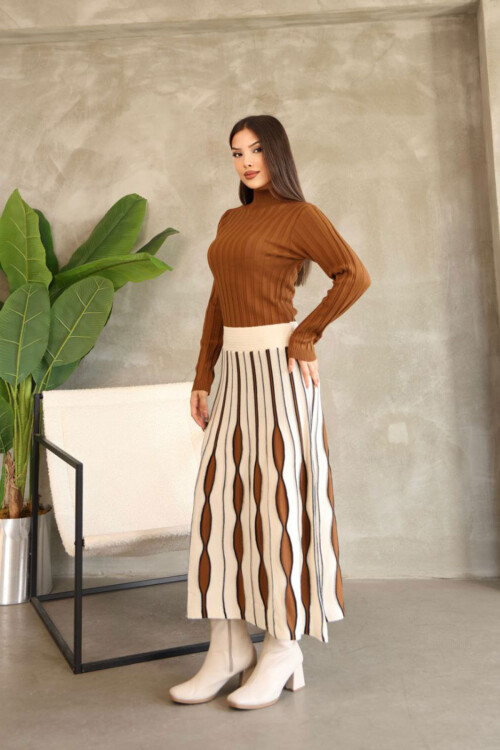 Kahverengi Dik Yaka Etek Görünümlü Tek Parça Desenli Triko Elbise BCES-252020