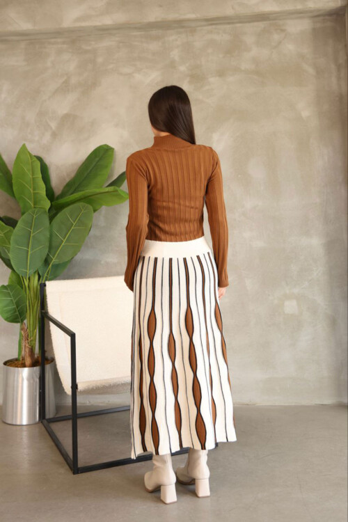 Kahverengi Dik Yaka Etek Görünümlü Tek Parça Desenli Triko Elbise BCES-252020