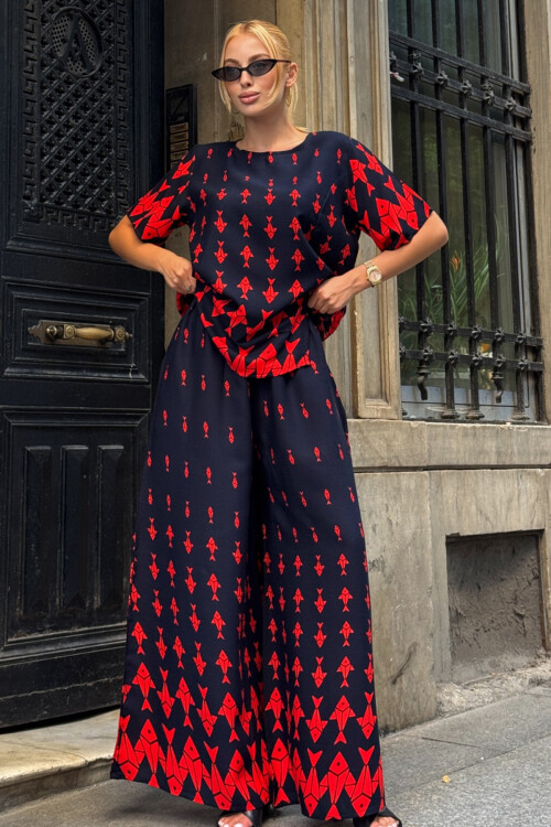 Kırmızı Bisiklet Yaka Desenli Bluz Ve Pantolon Takım BCVL-254002