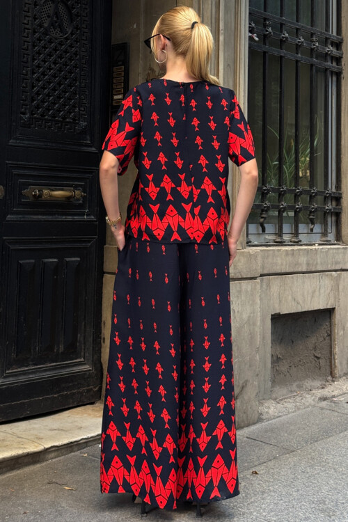 Kırmızı Bisiklet Yaka Desenli Bluz Ve Pantolon Takım BCVL-254002