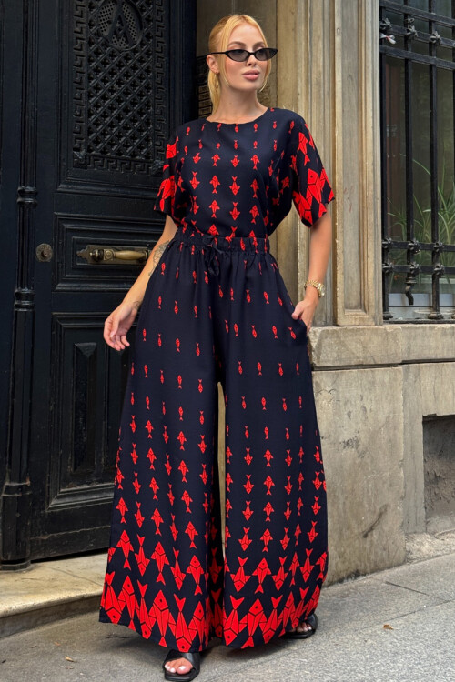 Kırmızı Bisiklet Yaka Desenli Bluz Ve Pantolon Takım BCVL-254002