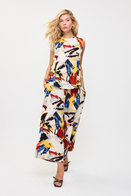 Kırmızı Desenli Kolsuz Bluz Ve Geniş Paça Pantolon Dokuma Alt Üst Takım BCVL-25V201